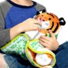MelissaampDoug Baby Tiger Stofftier Kuscheltier mit Zubehör