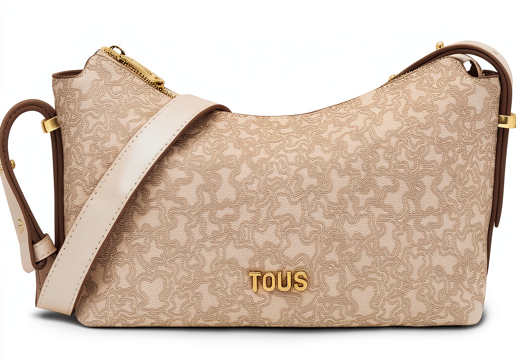 TOUS Kaos mini lines Umhängetasche in beige auf einem stilvollen Hintergrund