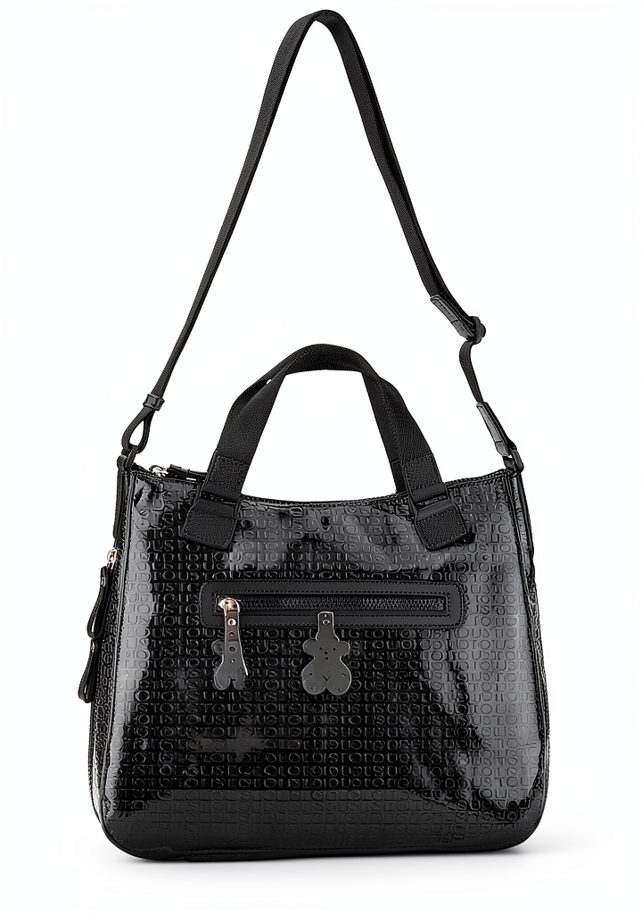 Tous Damen Messenger Bag in einer Alltagsszene mit Accessoires